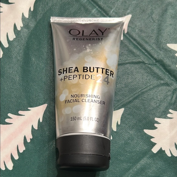 OLAY Other - New OLAY Regenerist Nourishing Facial Cleanser - Silver and Black